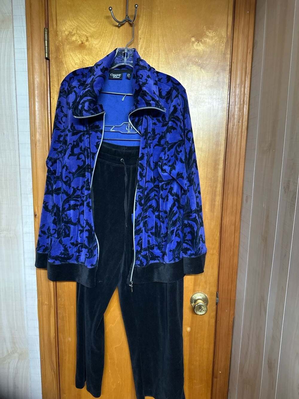 Onque 2-Piece Velour Lounge Set 1X Purple & Black Scroll Print Jacket Pants